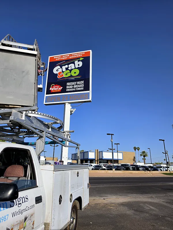 Pylon sign for Grab & Go in Mesa, AZ by Win Signs